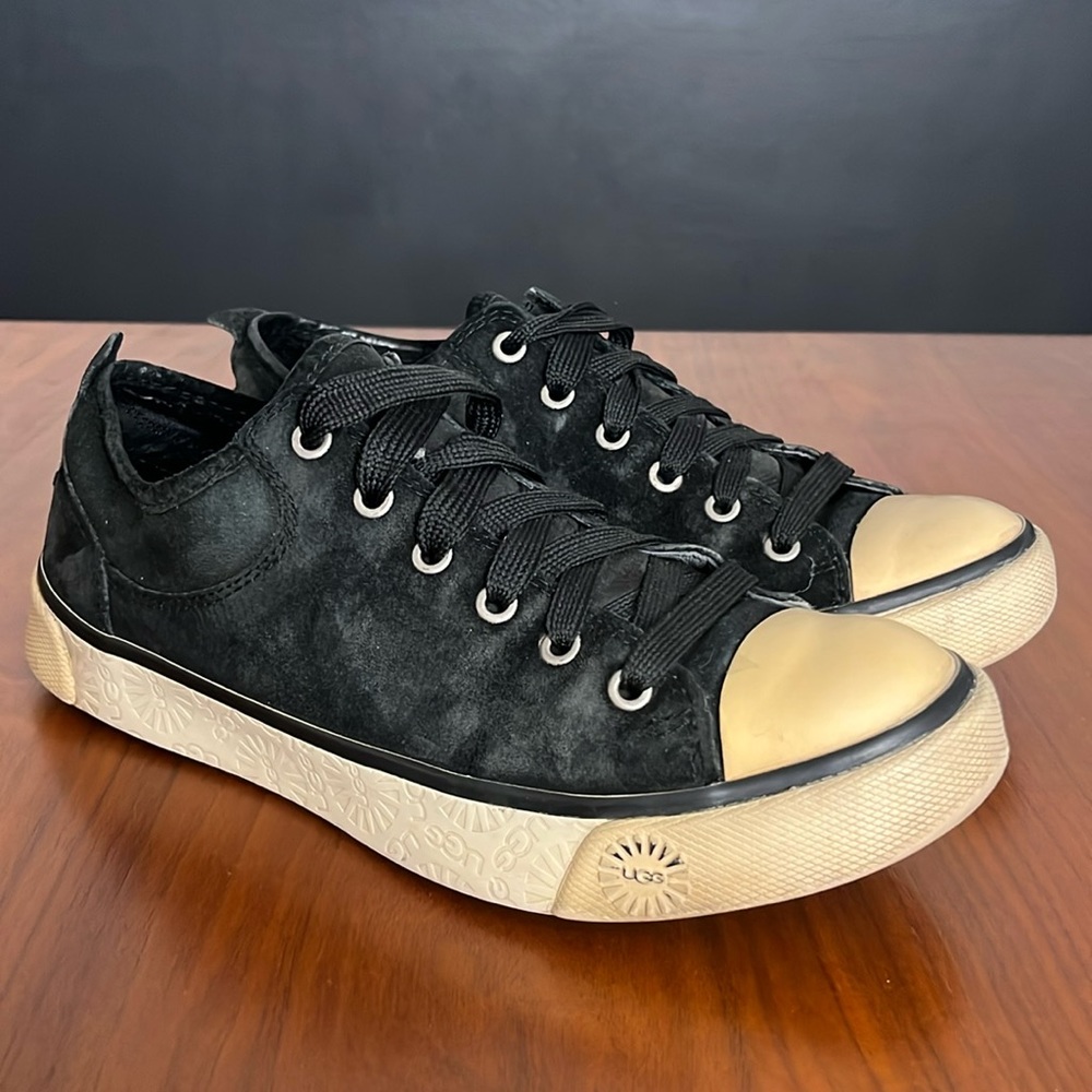 UGG Women’s Size 6, Black Evera Suede Sheepskin Low Tops Sneakers 1888